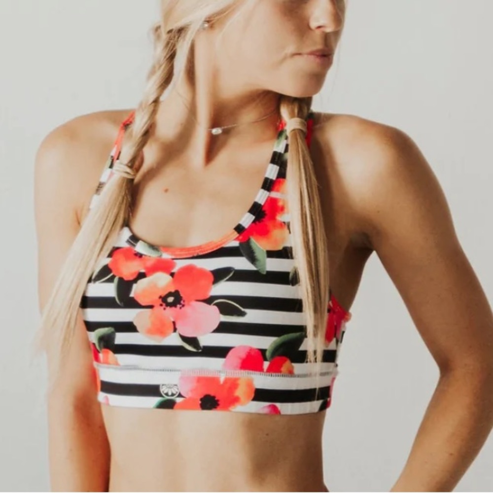 SENITA • Sarah Sports Bra with cell phone 📱 pocket!